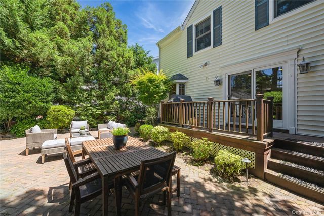 71 Bar Beach Road, Port Washington, NY 11050