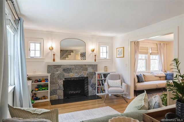 71 Bar Beach Road, Port Washington, NY 11050
