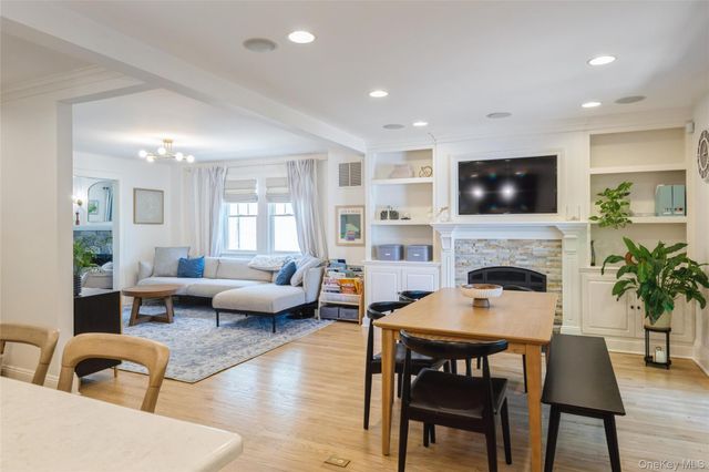 71 Bar Beach Road, Port Washington, NY 11050