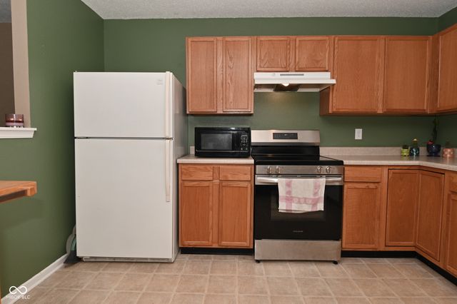 10429 Kensington Way, Indianapolis, IN 46234