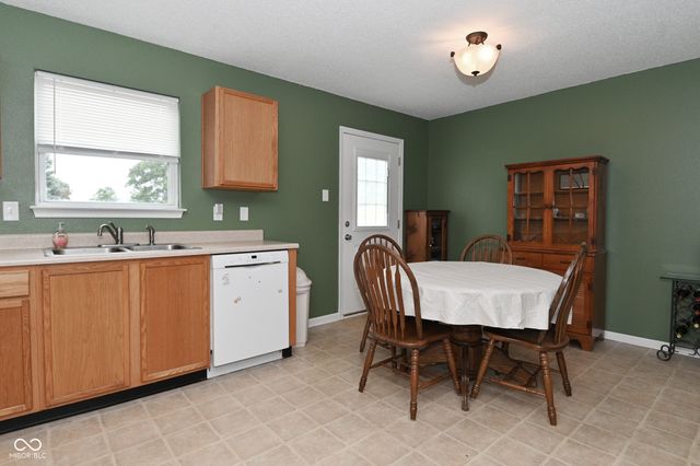 10429 Kensington Way, Indianapolis, IN 46234
