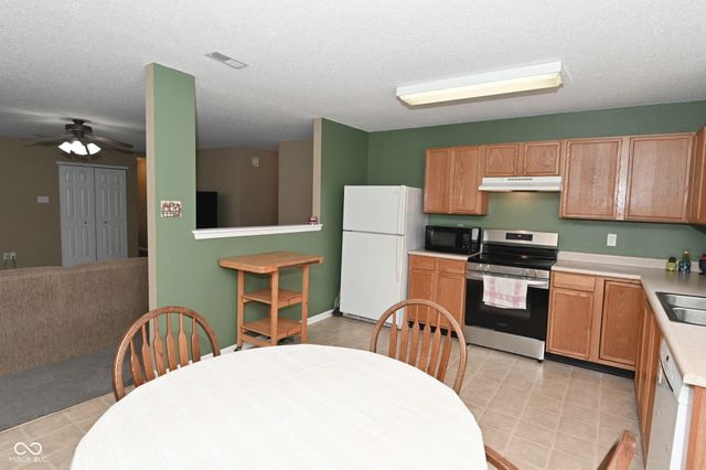 10429 Kensington Way, Indianapolis, IN 46234