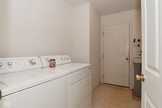 10429 Kensington Way, Indianapolis, IN 46234