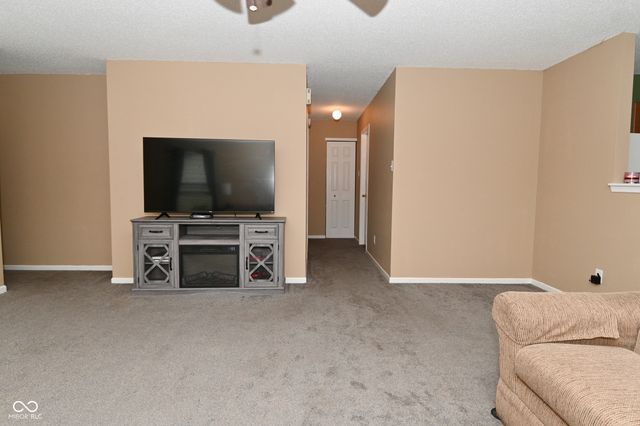 10429 Kensington Way, Indianapolis, IN 46234