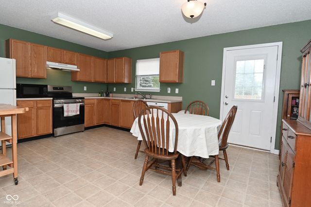 10429 Kensington Way, Indianapolis, IN 46234