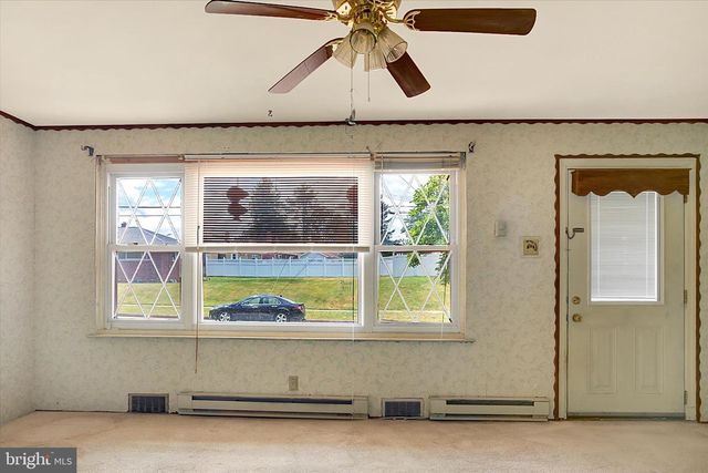 4 SUSSEX RD, Camp Hill, PA 17011