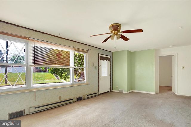 4 SUSSEX RD, Camp Hill, PA 17011