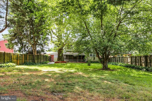4 SUSSEX RD, Camp Hill, PA 17011