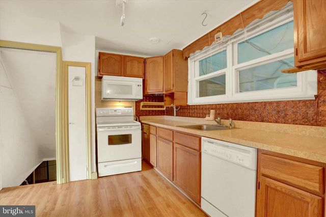 4 SUSSEX RD, Camp Hill, PA 17011