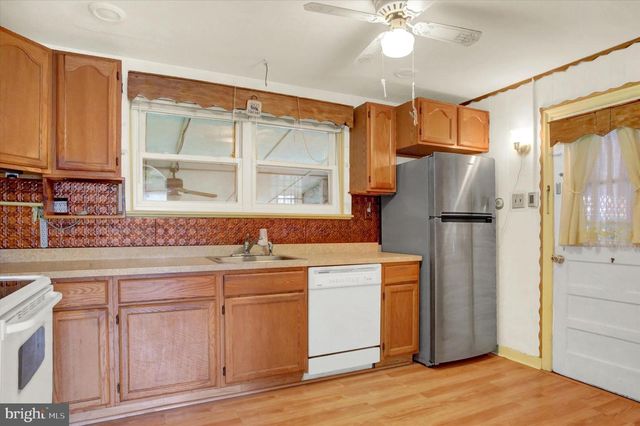 4 SUSSEX RD, Camp Hill, PA 17011