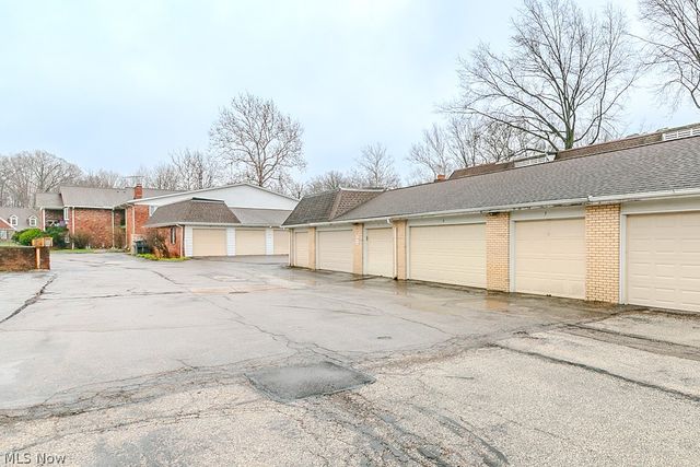 8210 Deepwood Boulevard 11-5, Mentor, OH 44060