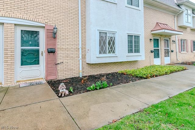 8210 Deepwood Boulevard 11-5, Mentor, OH 44060