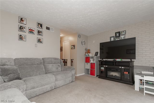 8210 Deepwood Boulevard 11-5, Mentor, OH 44060