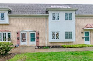 8210 Deepwood Boulevard 11-5, Mentor, OH 44060