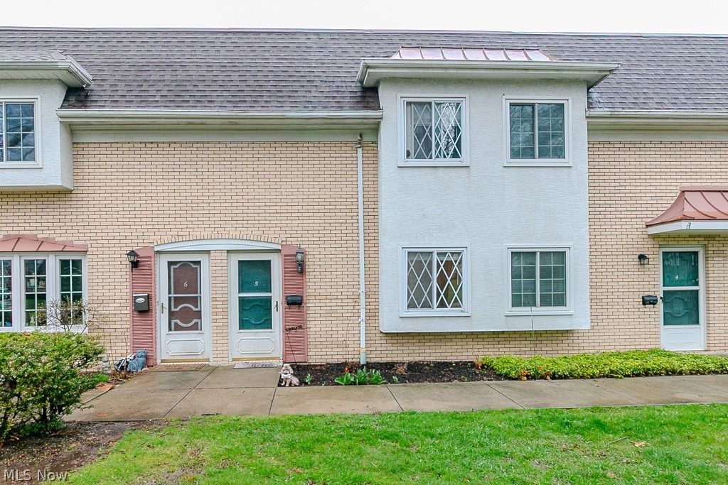 8210 Deepwood Boulevard 11-5, Mentor, OH 44060