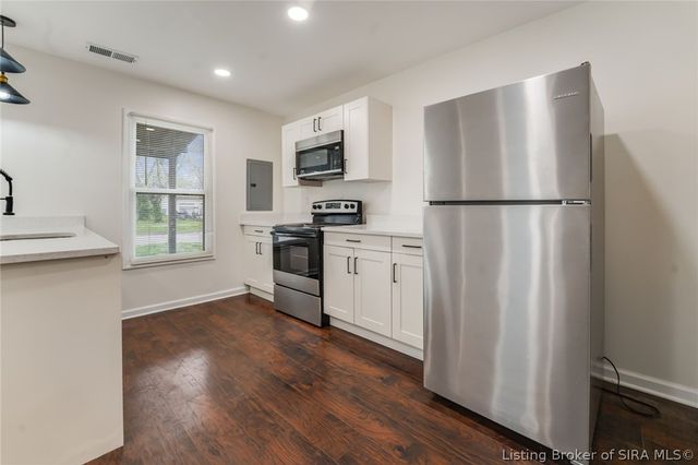 2548 Broadway Street, New Albany, IN 47150