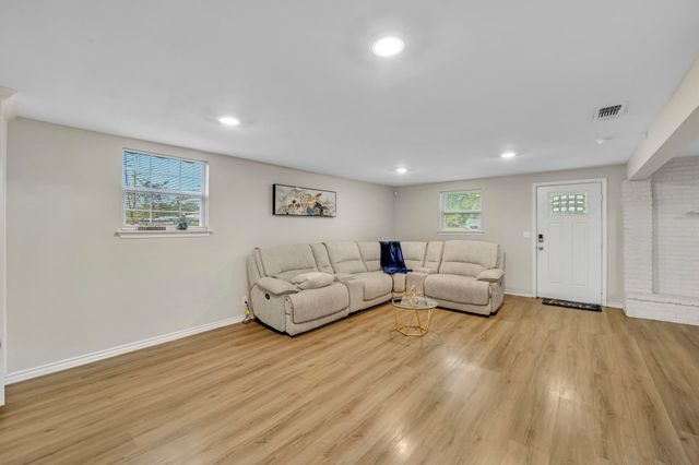 310 W Grand, Longview, TX 75604