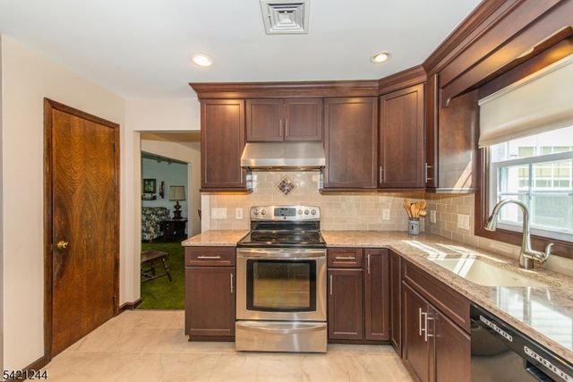 5 BROOK CT, Parsippany-troy Hills Twp., NJ 07054