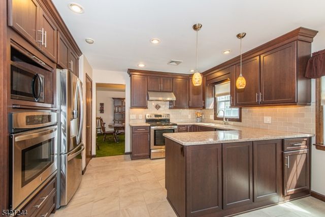 5 BROOK CT, Parsippany-troy Hills Twp., NJ 07054