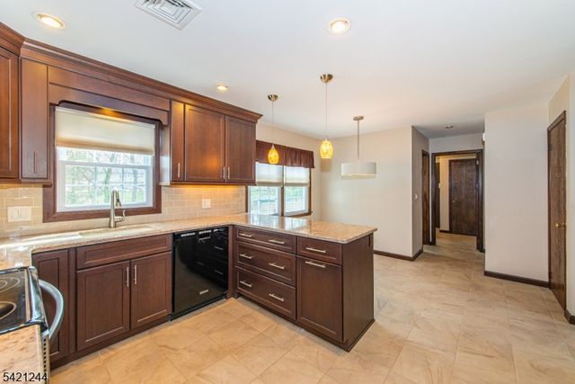 5 BROOK CT, Parsippany-troy Hills Twp., NJ 07054