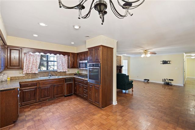 1564 Albert Drive, Russellville, AR 72802