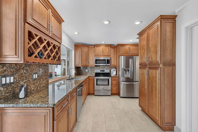 1517 SE 14TH Street, Deerfield Beach, FL 33441