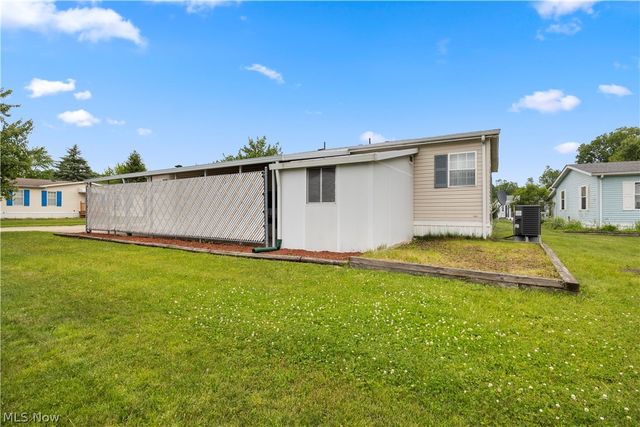 17 Schuberts Alley, Olmsted Twp, OH 44138