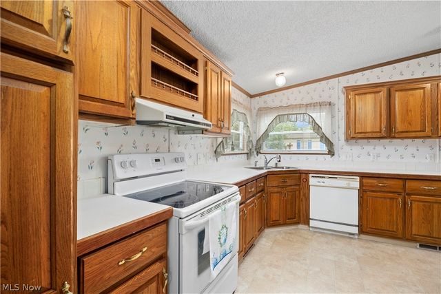 17 Schuberts Alley, Olmsted Twp, OH 44138
