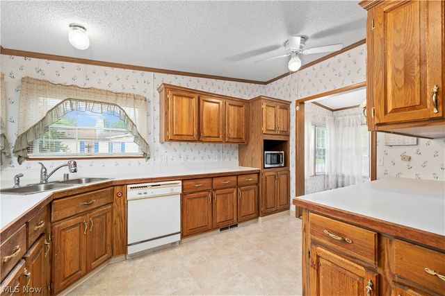 17 Schuberts Alley, Olmsted Twp, OH 44138