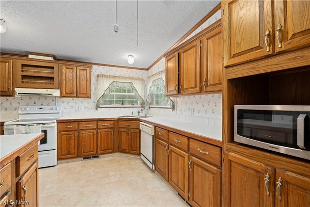 17 Schuberts Alley, Olmsted Twp, OH 44138