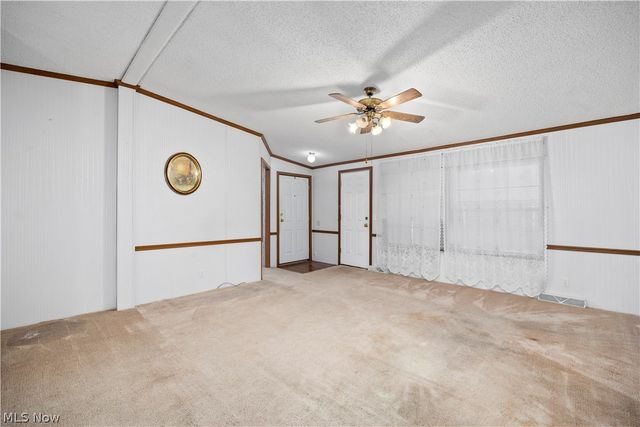 17 Schuberts Alley, Olmsted Twp, OH 44138