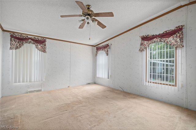 17 Schuberts Alley, Olmsted Twp, OH 44138