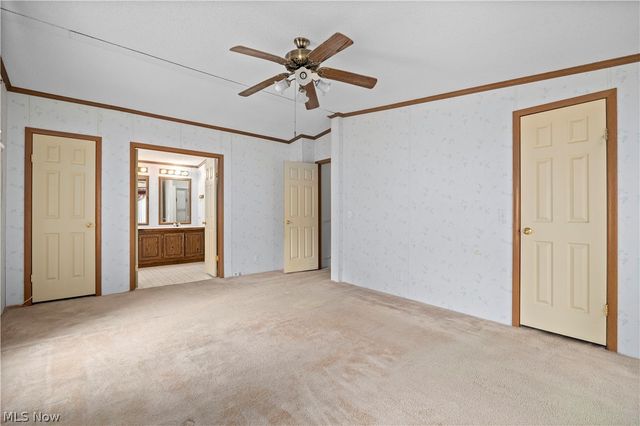 17 Schuberts Alley, Olmsted Twp, OH 44138