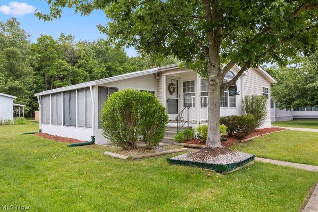 17 Schuberts Alley, Olmsted Twp, OH 44138