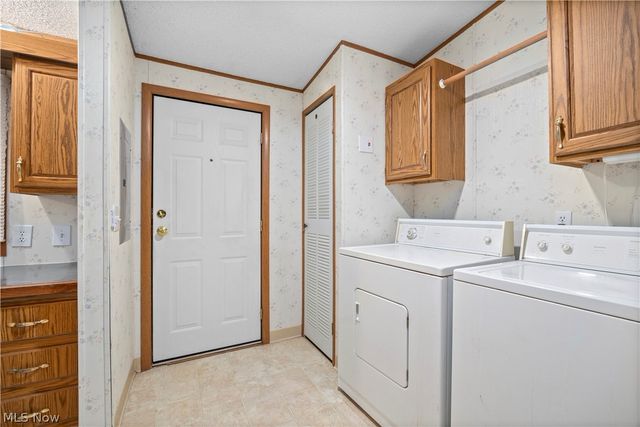 17 Schuberts Alley, Olmsted Twp, OH 44138