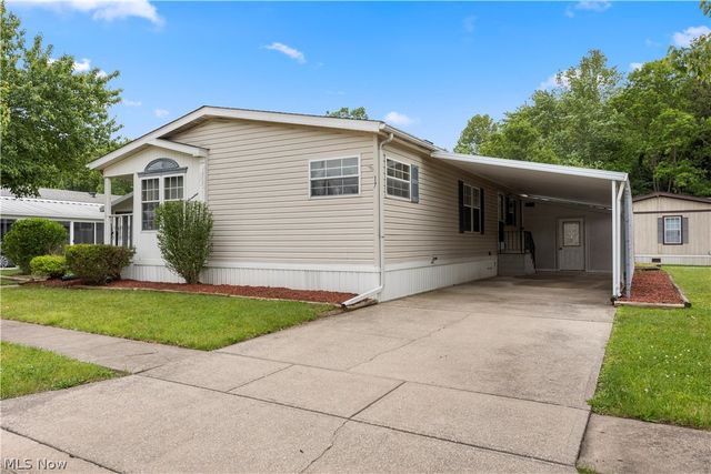 17 Schuberts Alley, Olmsted Twp, OH 44138