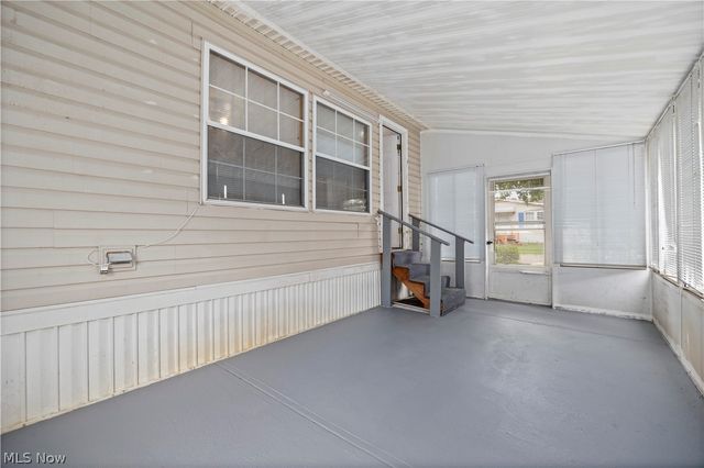 17 Schuberts Alley, Olmsted Twp, OH 44138