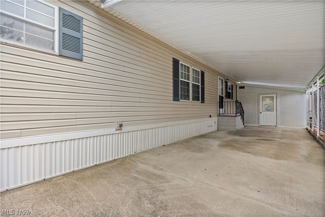 17 Schuberts Alley, Olmsted Twp, OH 44138