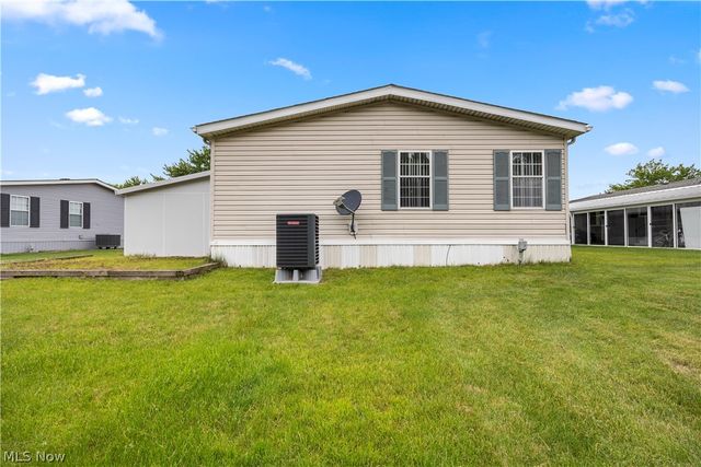 17 Schuberts Alley, Olmsted Twp, OH 44138