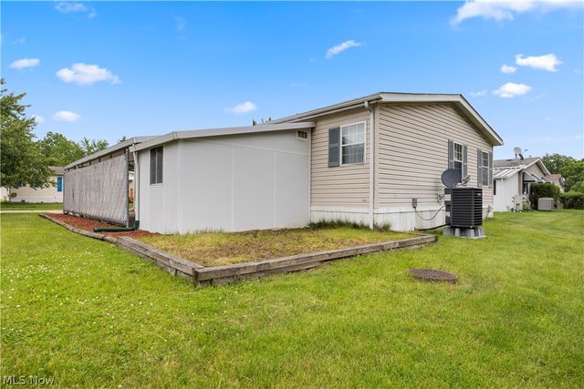 17 Schuberts Alley, Olmsted Twp, OH 44138