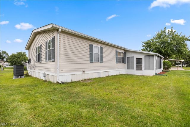 17 Schuberts Alley, Olmsted Twp, OH 44138