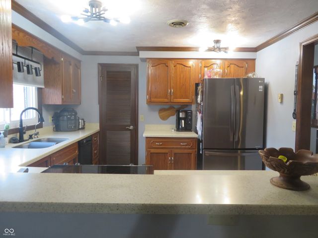 5697 N Olivia Drive, Alexandria, IN 46001