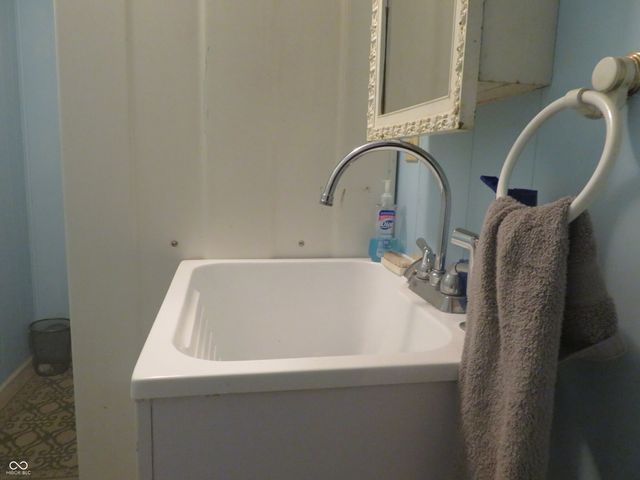 5697 N Olivia Drive, Alexandria, IN 46001