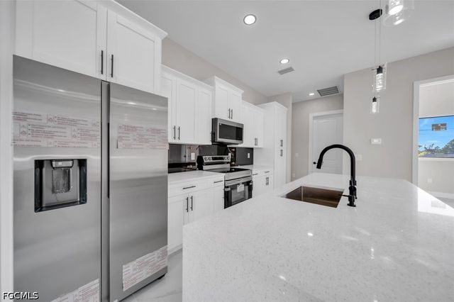 3402 15th ST SW, Lehigh Acres, FL 33976
