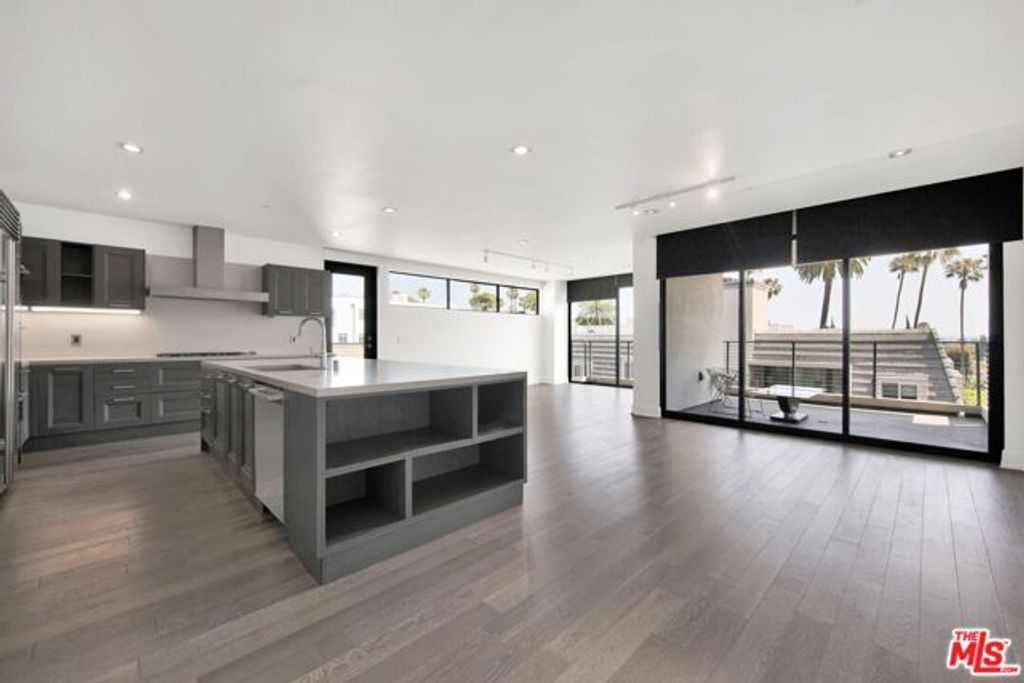 432 N Oakhurst Drive 402, Beverly Hills, CA 90210