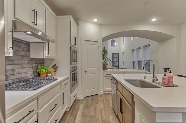 530 W Cascade Heights Drive, Montgomery, TX 77316