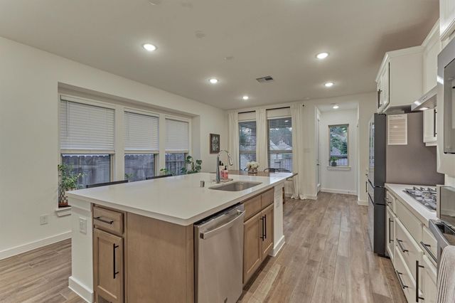 530 W Cascade Heights Drive, Montgomery, TX 77316