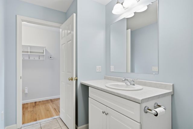 71 N High St Unit 3, Derry, NH 03038