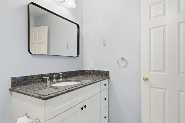 71 N High St Unit 3, Derry, NH 03038