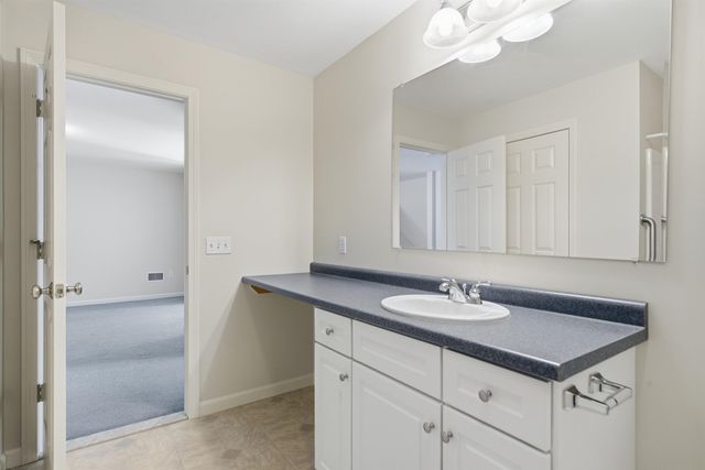 71 N High St Unit 3, Derry, NH 03038